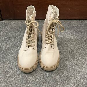 Universal Thread Combat Boots in Cream 11